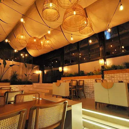 麦克皇家酒店